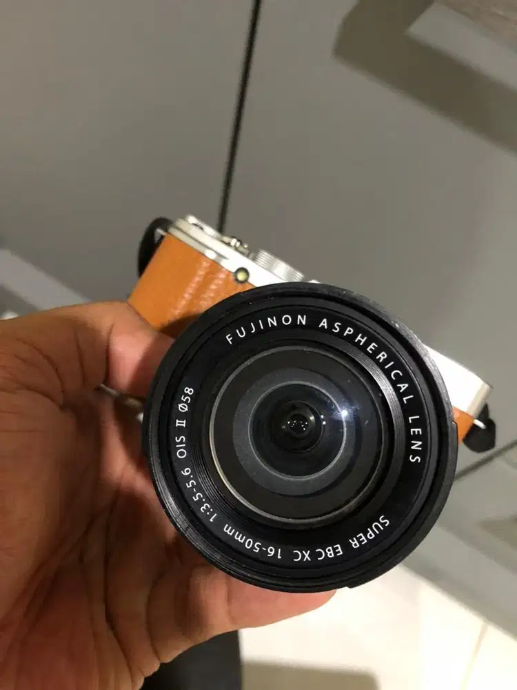 Kamera mirrorless Fujifilm XA2 Wifi, lensa kit 16-50mm
