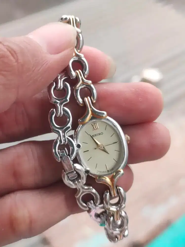 Jam tangan seiko 2p21-5D00 vintage women