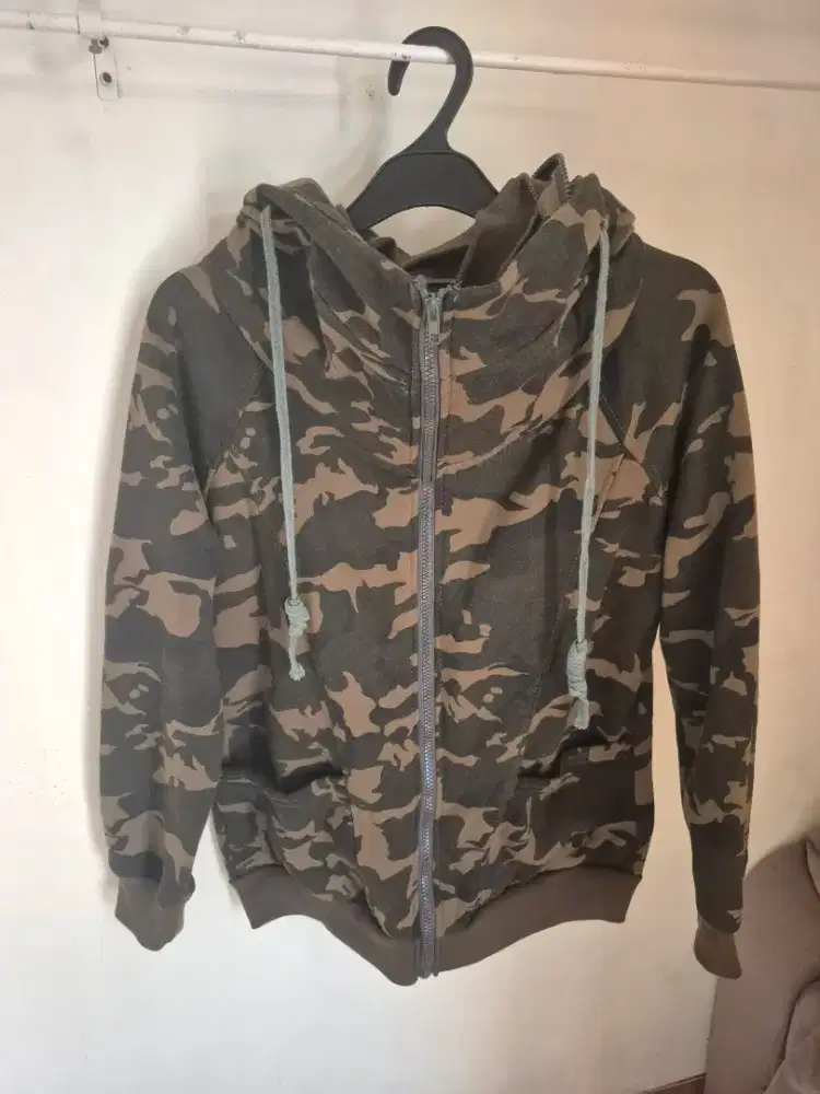 Hoodie/jacket/jaket camo model harajuku model unik..like new..size L