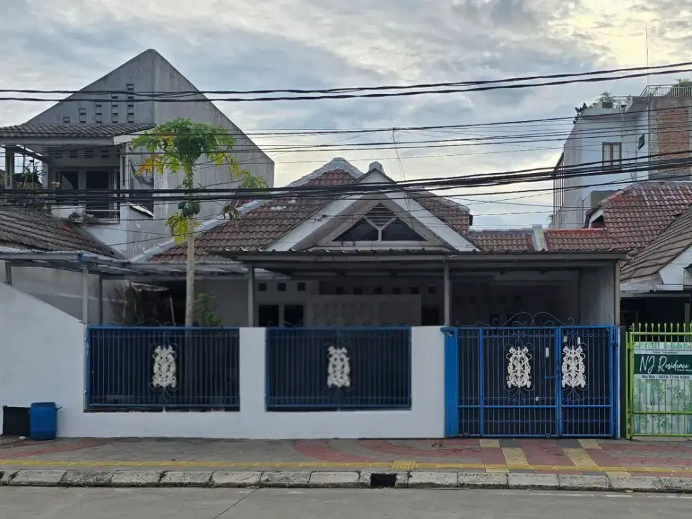 DiJual Murah!! Rumah Uk 10x25 di BSD, Kondisi Terawat, Akses jalan Lebar, Dekat akses Tol.
