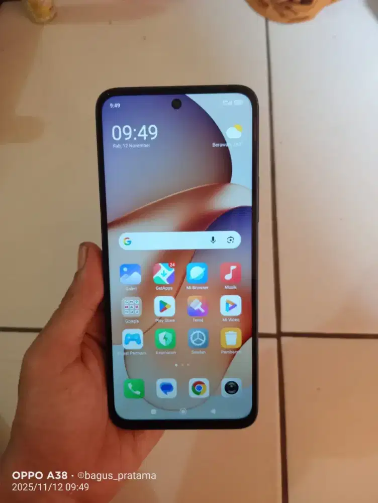 bantuin tmen mau jual redmi 13x 8+8/128 fullsett msih mulus bgtt