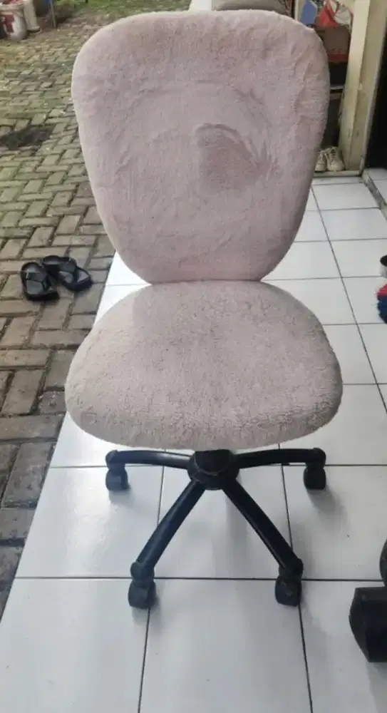 Informa kursi belajar/estetik bulu pink (semua dengan bulu)