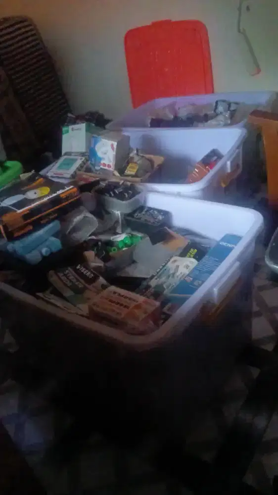 Borongan peralatan listrik toko tutup