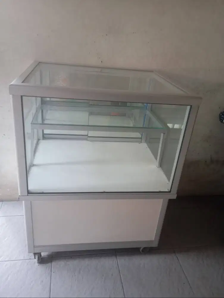 Dijual etalase konter bekas