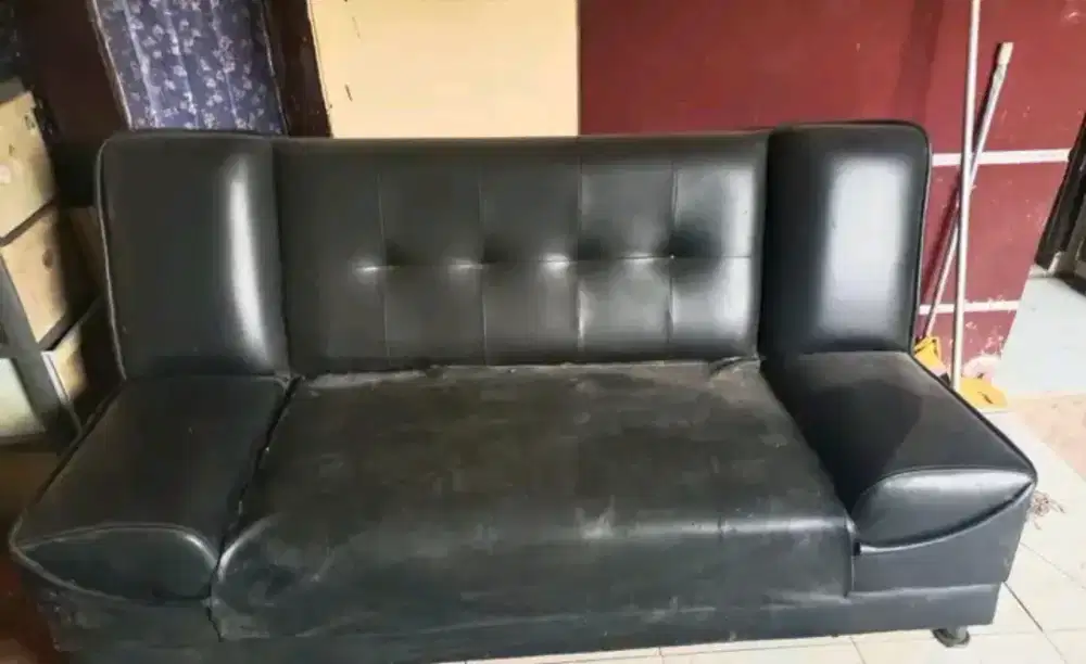 Jual sofa bed kondisi 85% !