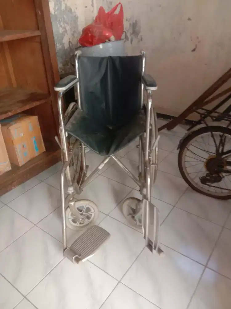 Kursi roda kondisi baij