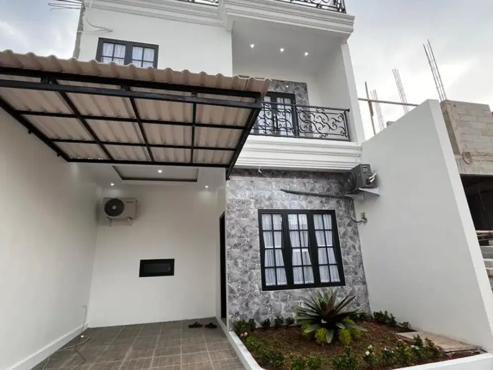 Dijuall Rumah Eropa Klasik Punya Rooftop Akses Dekat Ke LRT CIbubur, Fasilitas Lengkap Ada Danau Buatan