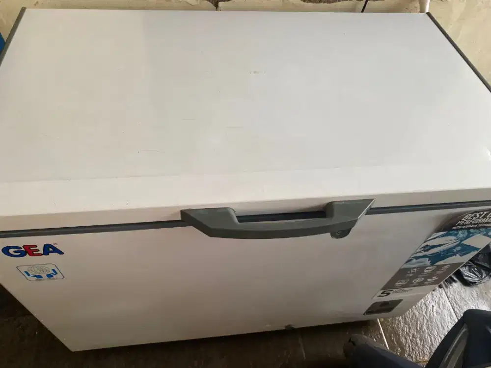 Freezer Gea 330 masih mulus