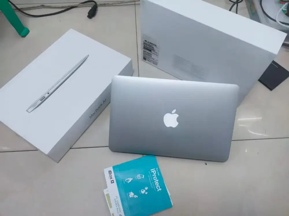 Dijual macbook Air 11-inch Lengkap Ex ibox mulus NO MINUS Cek sepuas