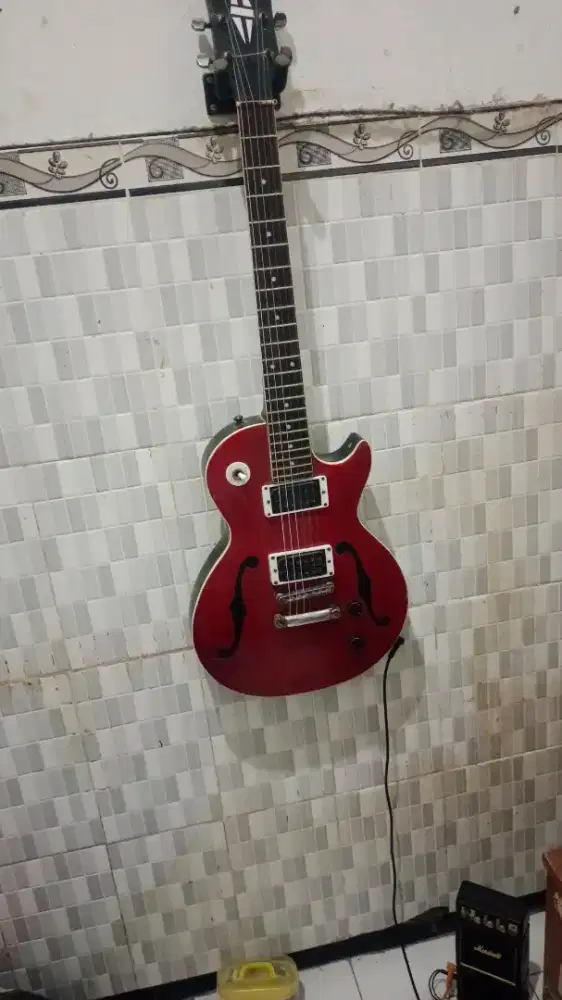 Gitar listrik normal