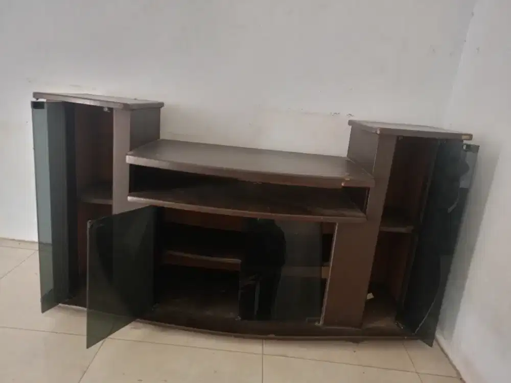 BUFET TV KONDISI BEKAS SEADANYA