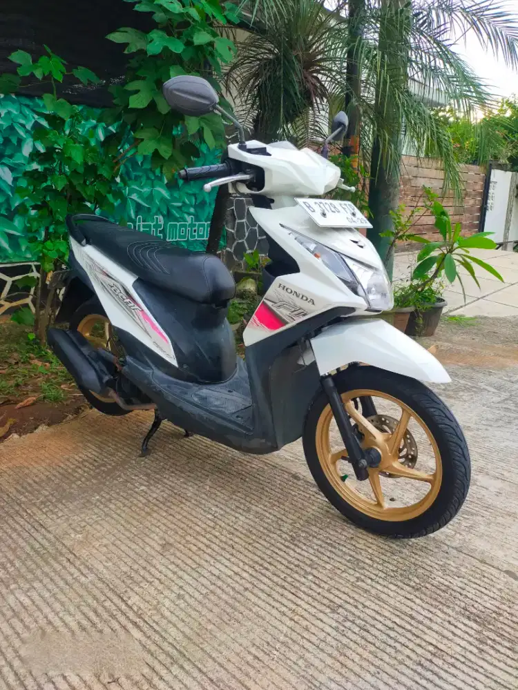 BEAT FI PUTIH MULUS TERAWAT