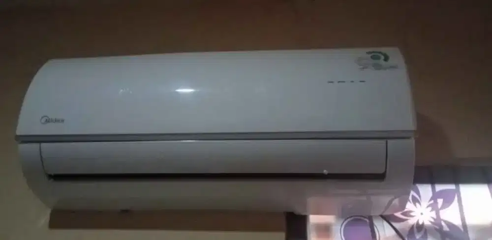 DiJual AC 1/2 PK merk Midea