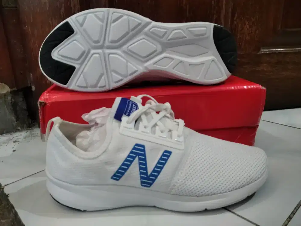 Sepatu putih NB size 42 murah