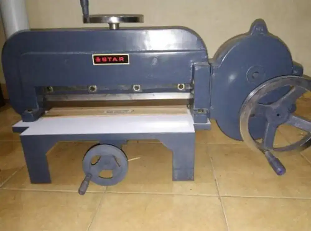 Alat potong kertas A3 merk STAR