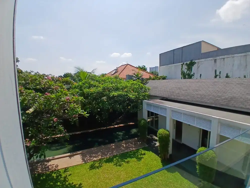 Disewa rumah mewah 2 lantai di Cilandak dekat ke MRT cipete
