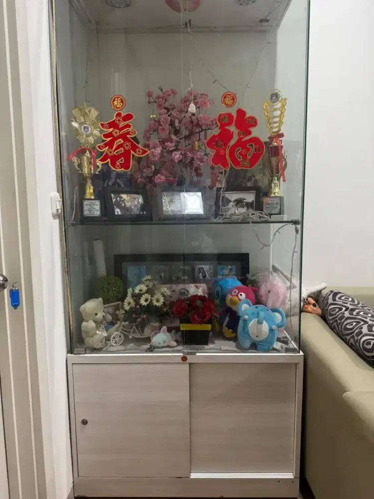 Lemari pajangan / etalase lemari