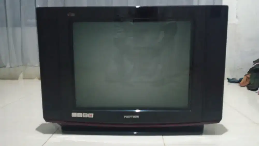 Tv Polytron 21 inci layar datar uslim masih mulus seperti baru