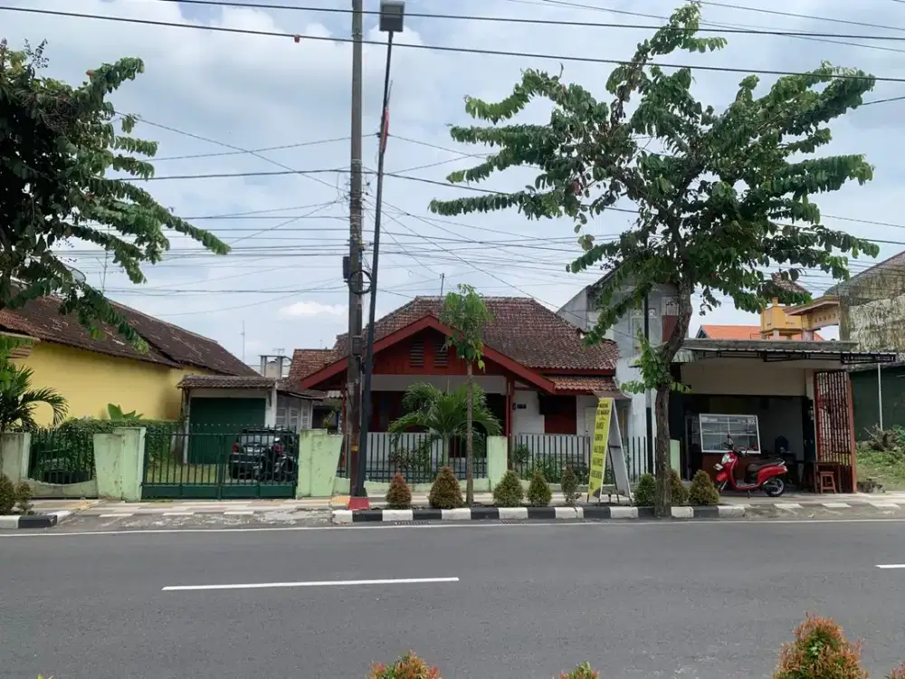 KESEMPATAN EMAS! RUMAH SUPER LUAS 1818 M2 DI TENGAH KOTA BLITAR, LOKASI LANGKA, TIDAK ADA KEDUA KALINYA, NILAI TAK TERGANTIKAN