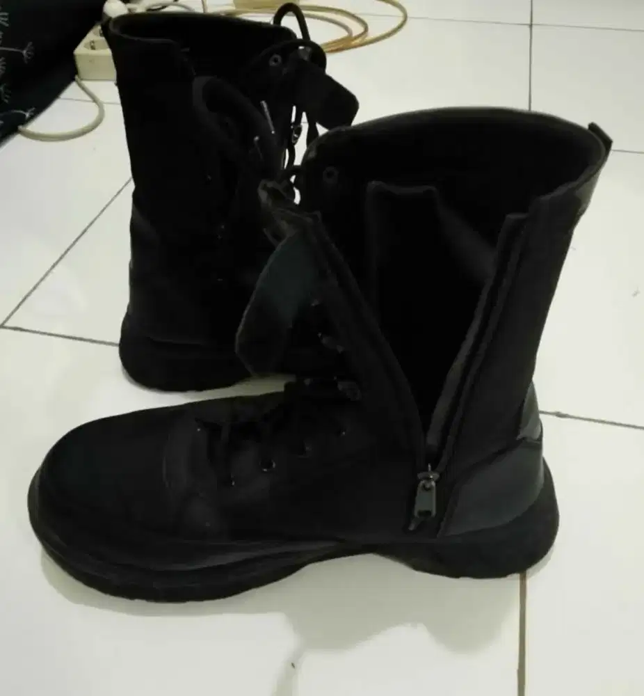 Dijual sepatu PDL merk chameleon ukuran 41 harga NEGO