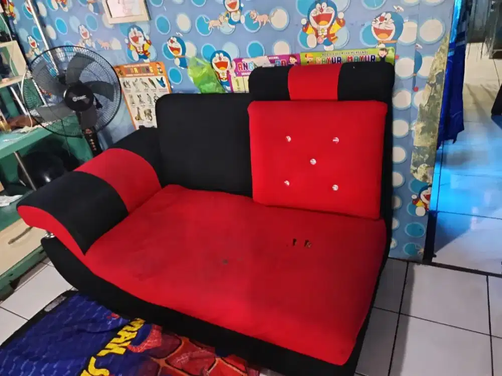 Sofa merah hitam
