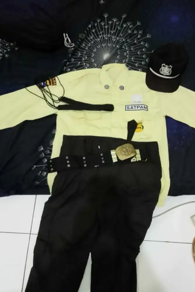 Dijual baju seragam SATPAM baru sekali dpakai,lengkap.