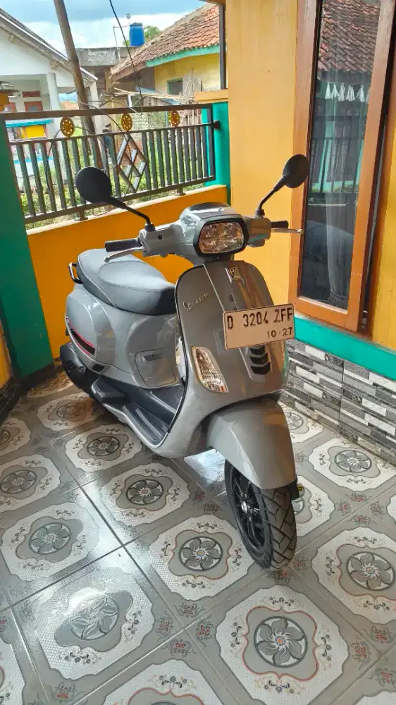 Vespa s iget 125 tahun 2022 km rendah