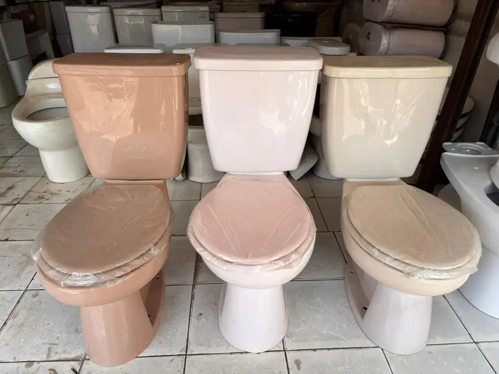 Kloset duduk toto engkol samping warna selain putih