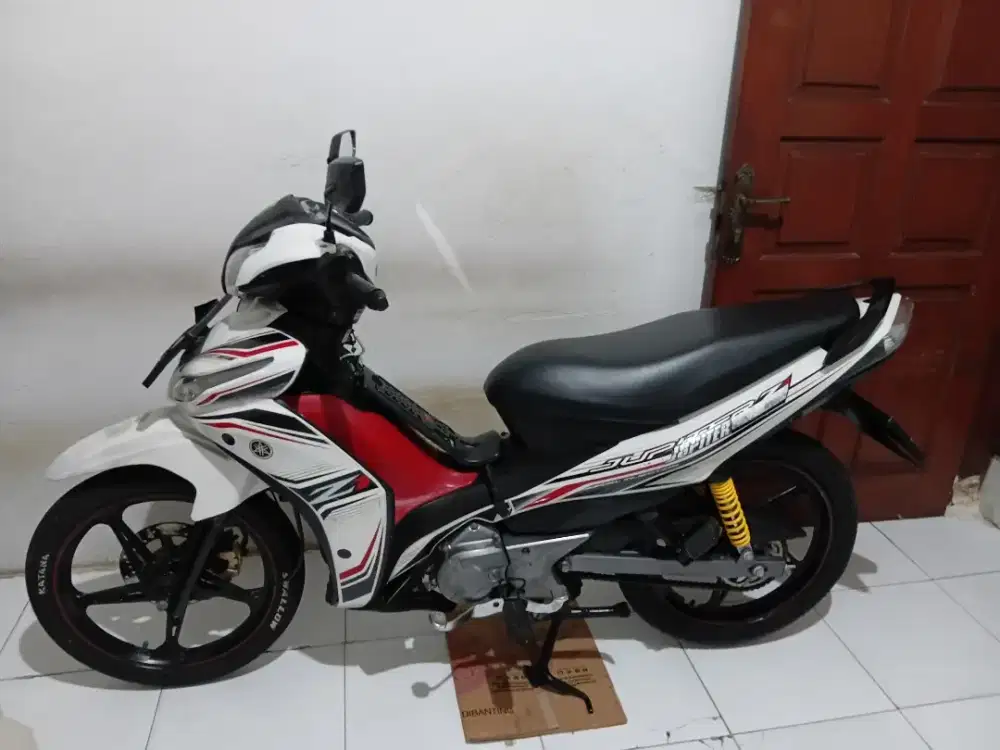 Yamaha Jupiter Z1 2014/2015 tangan pertama , mesin bodi bagus