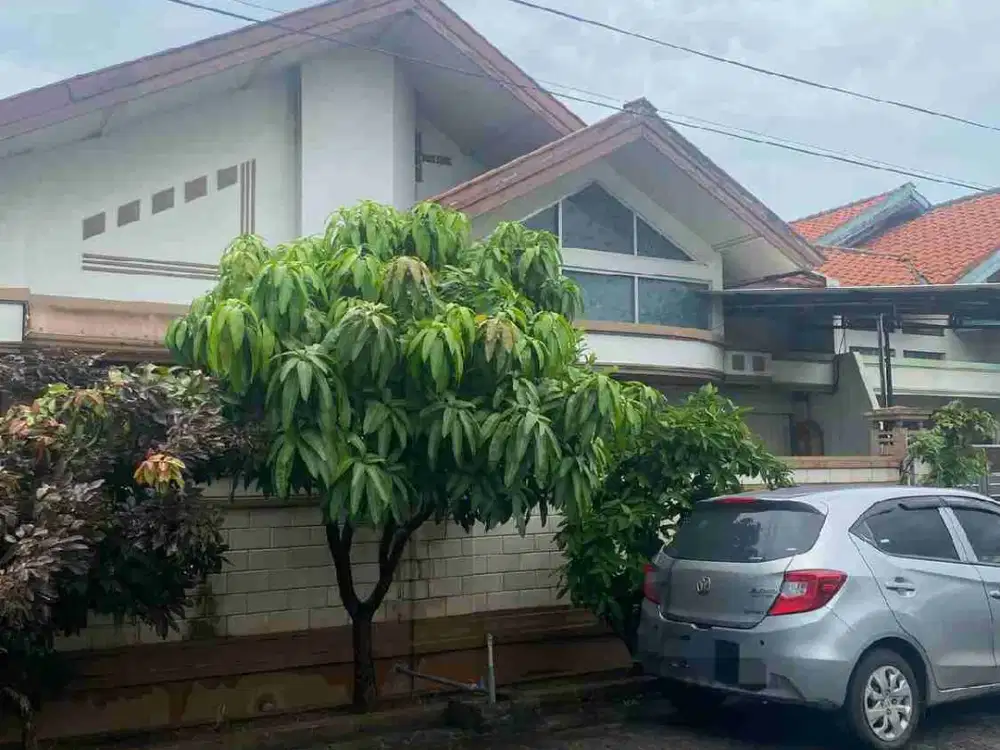 RUMAH HOOK PUSAT KOTA DI PERUMAHAN SEMARANG INDAH