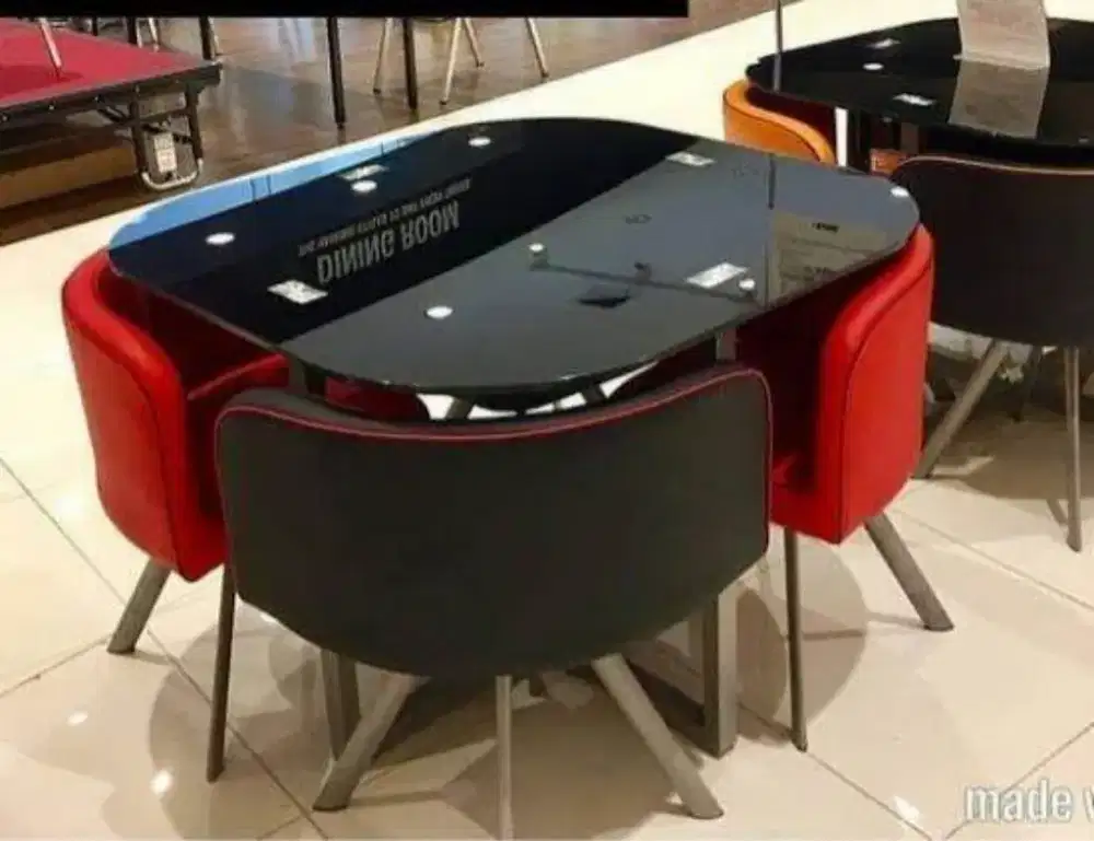 Meja Makan Kaca Informa