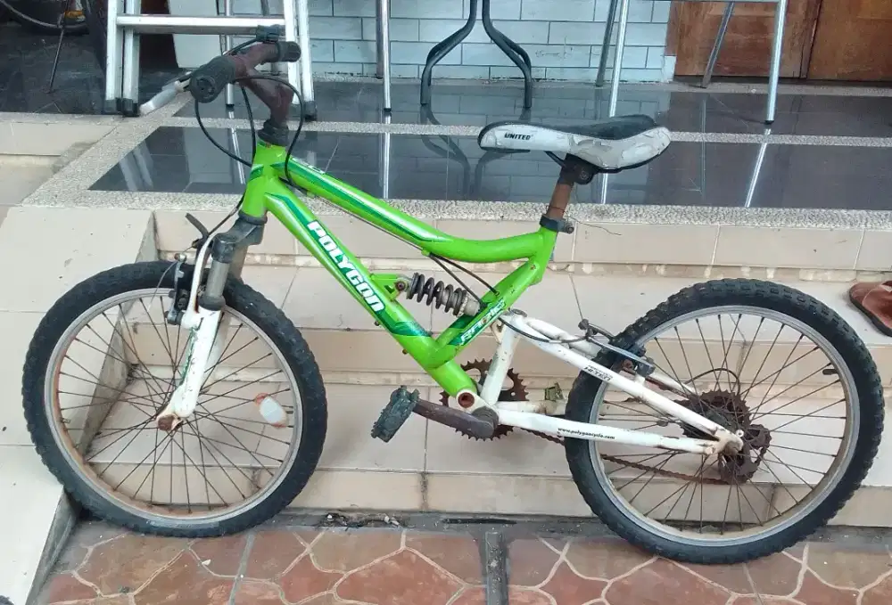 Sepeda MTB Polygon Sedang