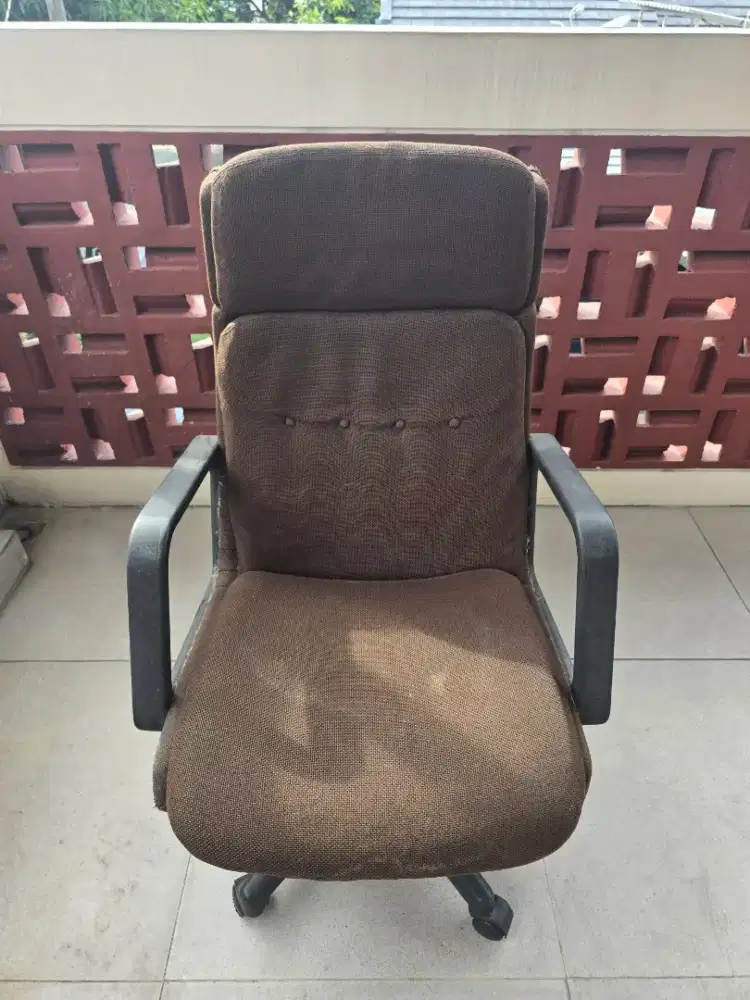 Peralatan Kantor Kursi Kerja Roda Putar [Bekas]