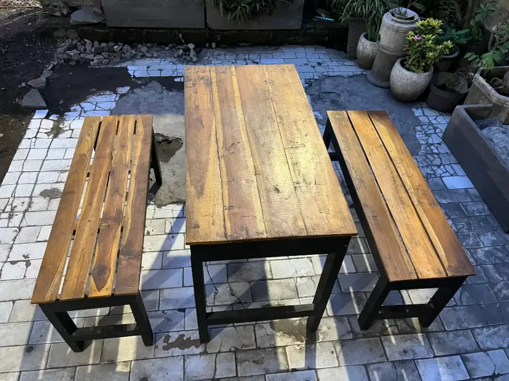 Kursi dan Meja 8 set