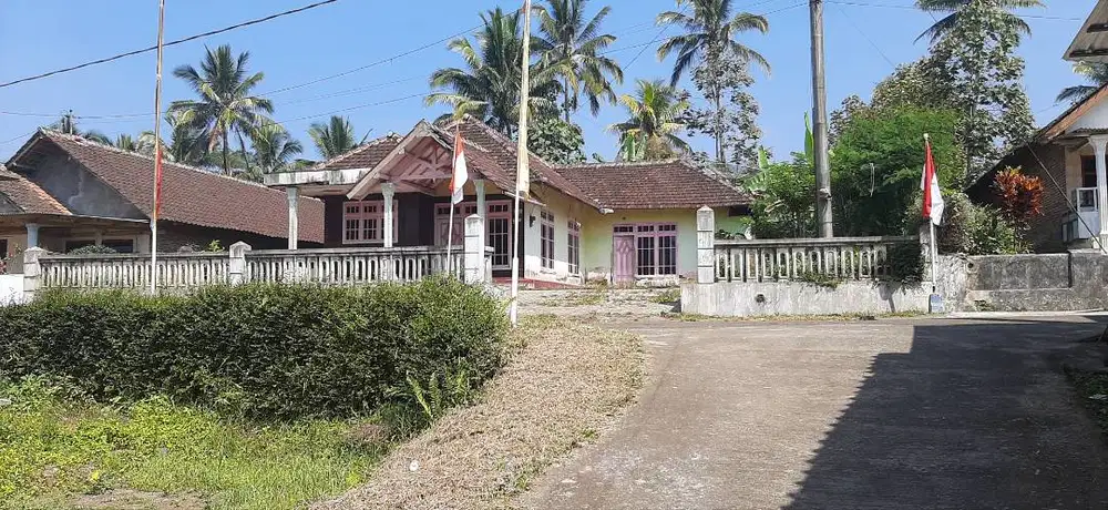 Tanah Luas dengan Rumah dijual CEPAT.