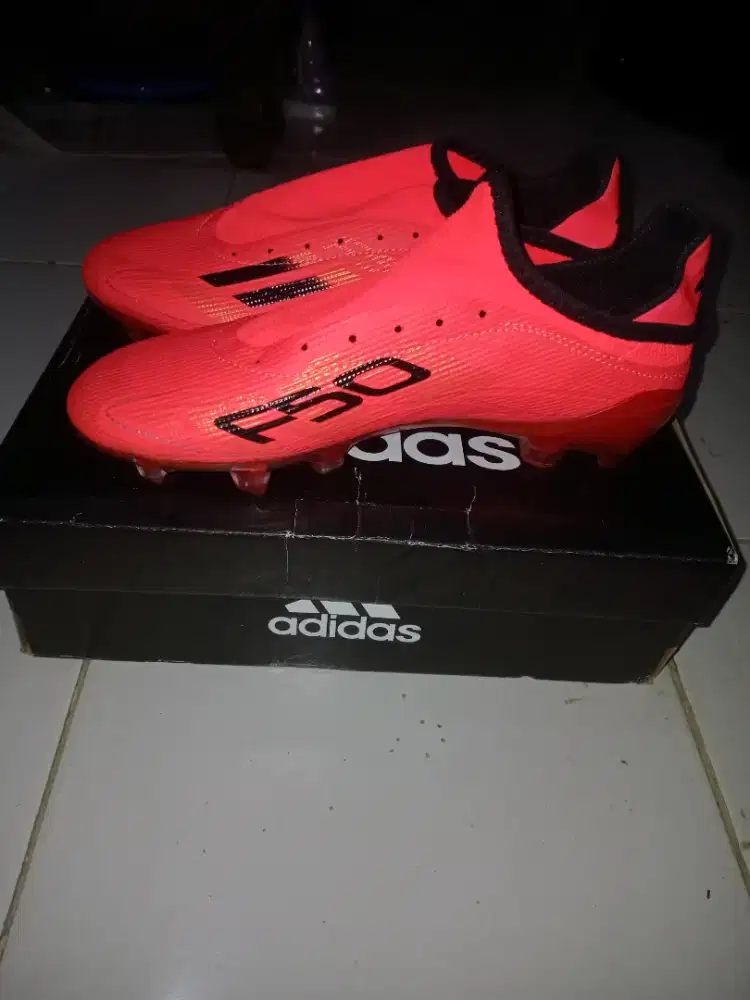 sepatu bola f50