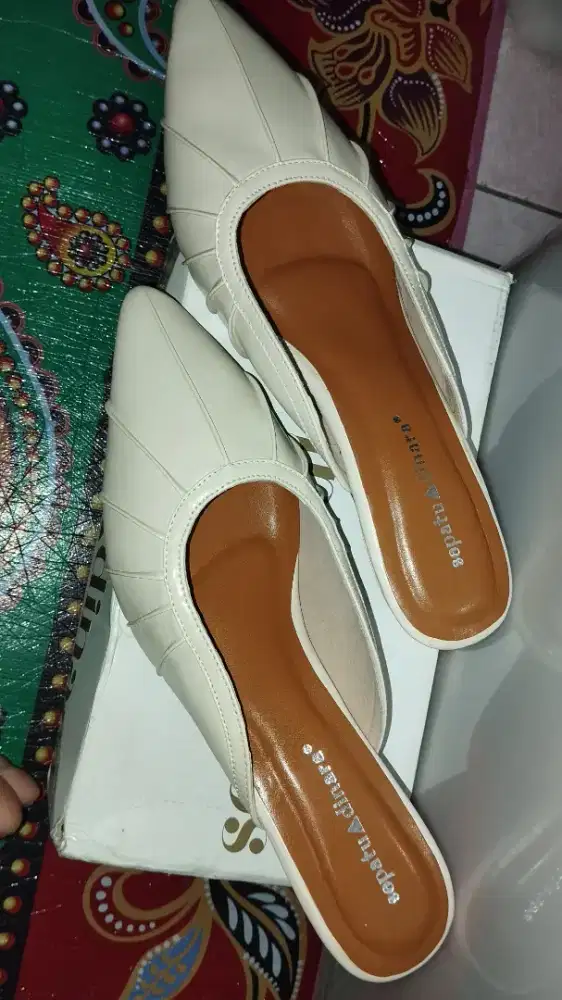 Sepatu heels merk dinara