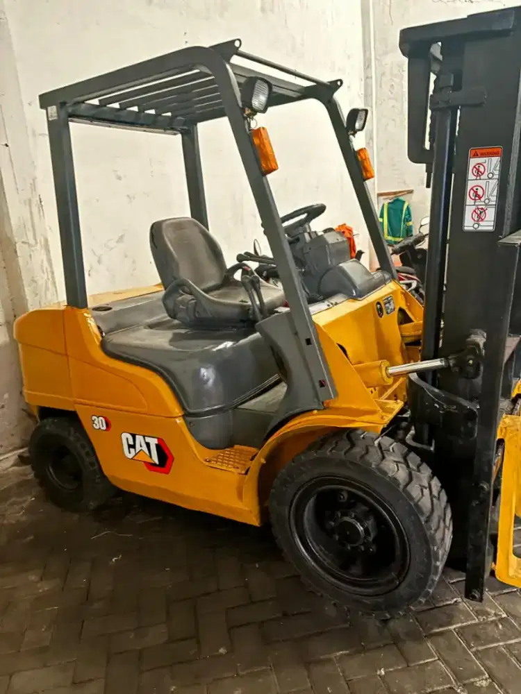 Forklift Bekas CAT 3 TON