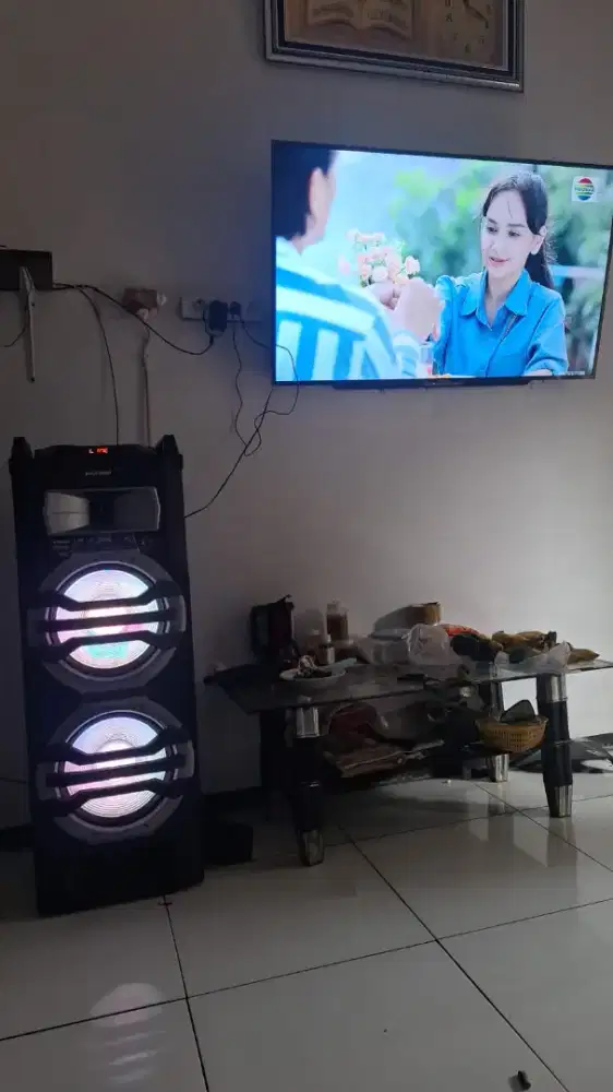 Tv Sharp 50 beserta Salon  merk Polytron