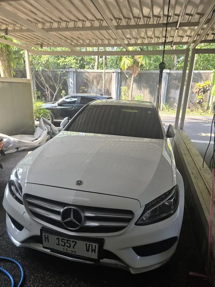 Mercedes-Benz C200 AMG 2018 Putih — Kilometer Rendah, Kondisi Istimewa