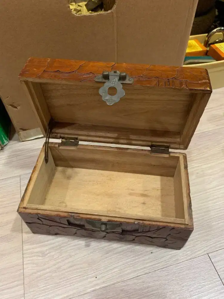 Box Kayu Vintage Antik