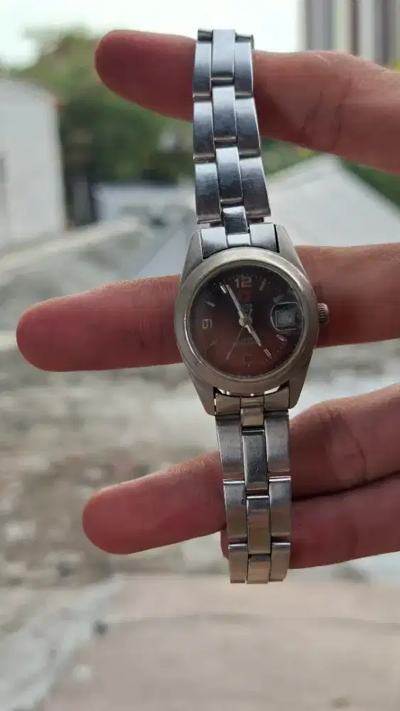 Jam tangan Swiss Army