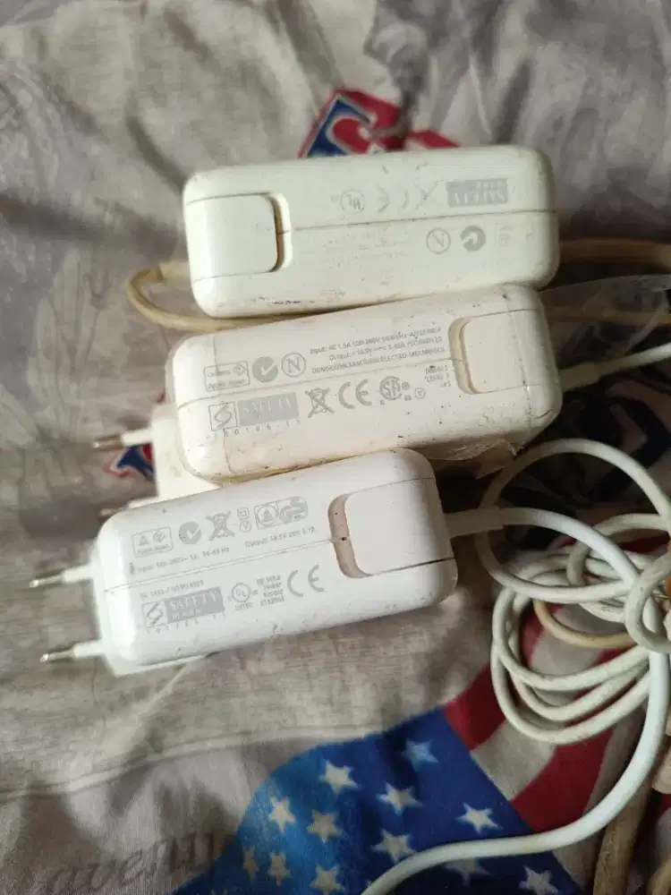 Dijual Borongan 3 item Adaptor Macbook kondisi Untest ya.