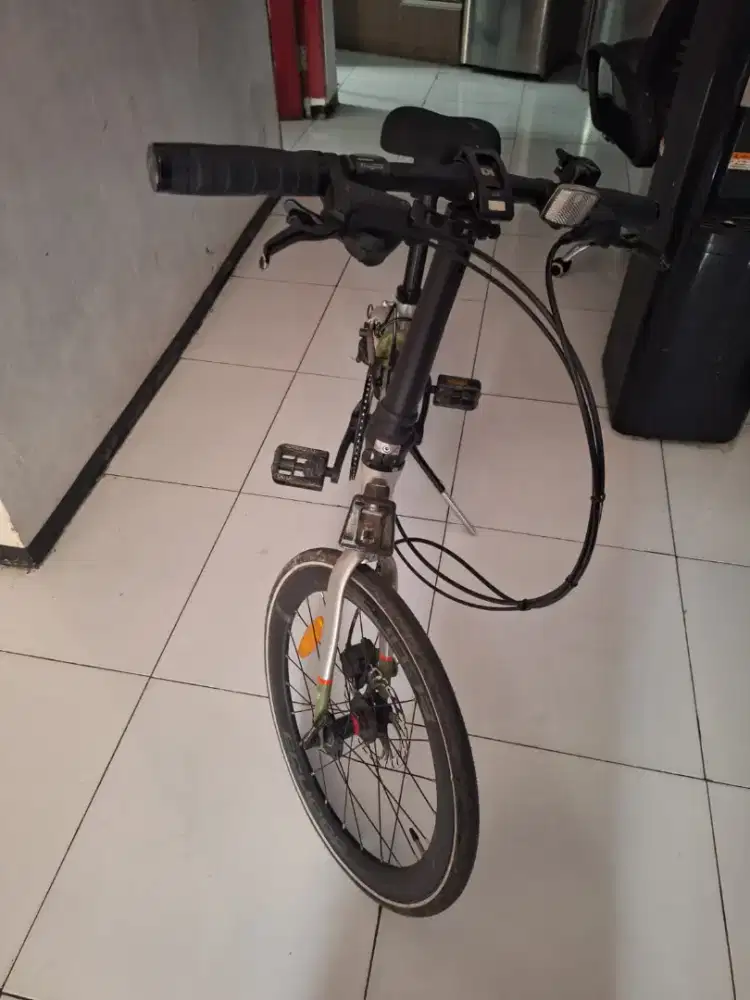 Sepeda escomo pemakaian jarang