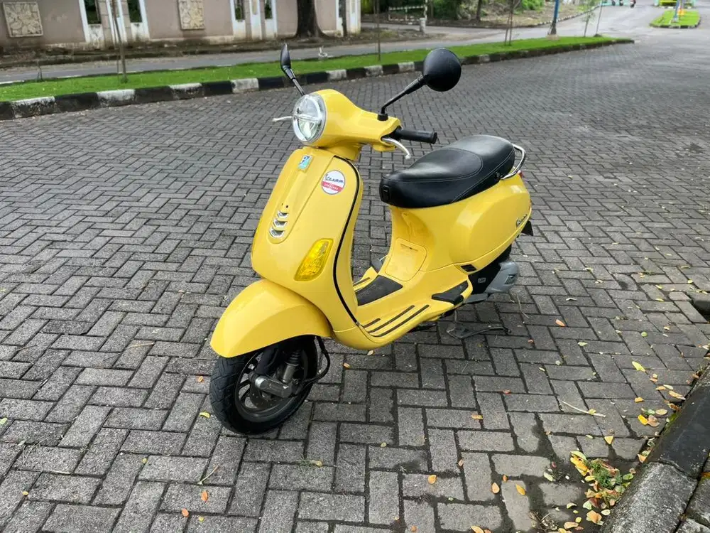 Vespa LX 125 facelift 2020 yellow