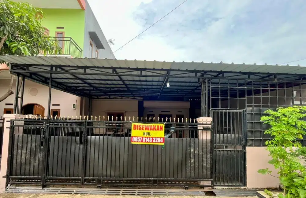 Disewakan Rumah Strategis Paling Depan Komplek Ujung Berung ccok usaha