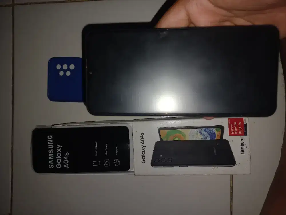Di jual hp Samsung A04s kondisi like new tapi mati total