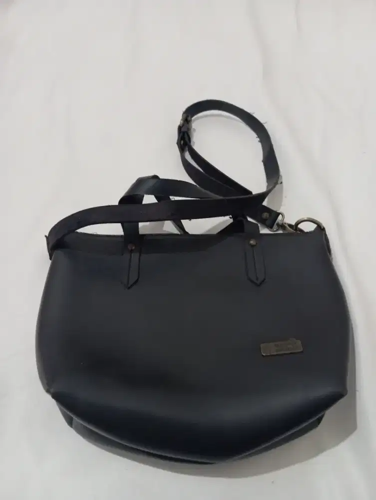 Tas rumah warna hitam