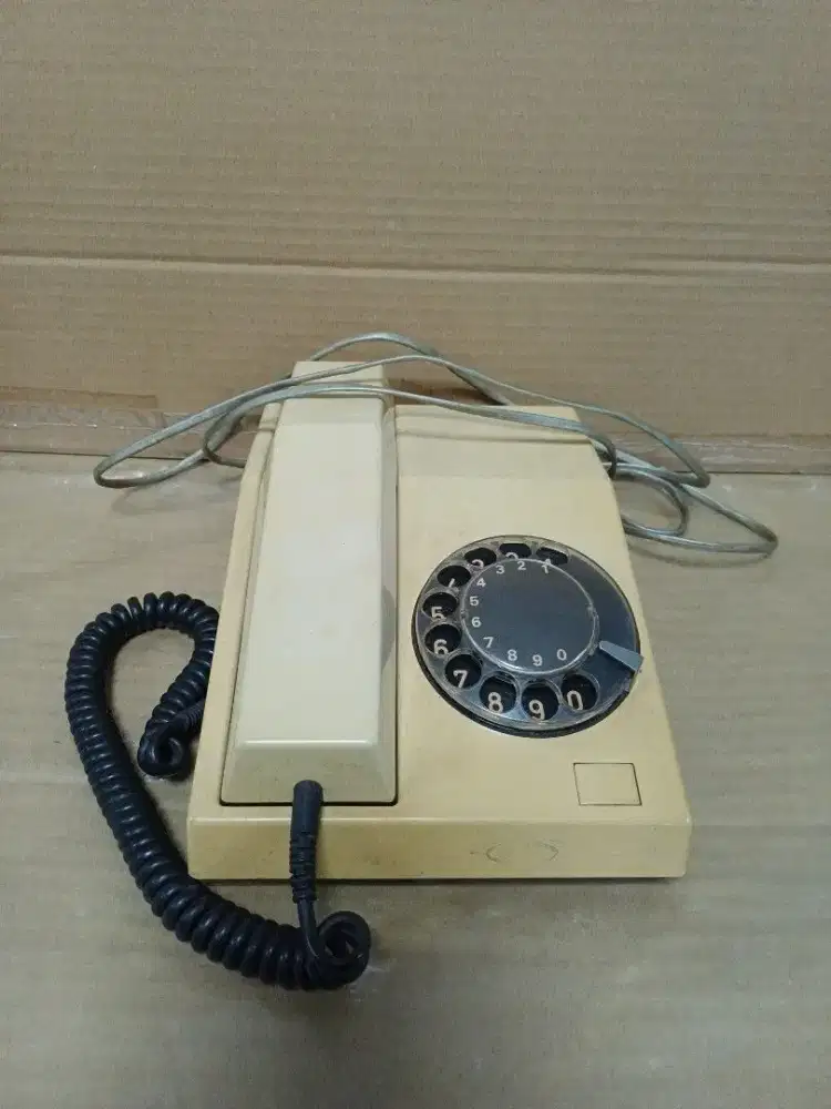 Telepon Rotary Phone Vintage Antik Display