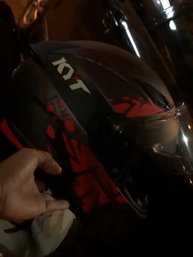 jual helm kyt seken masih bagus